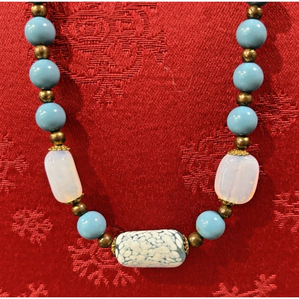Single Strand Blue White & Gold Beaded Necklace Vintage Art Glass Opalescent